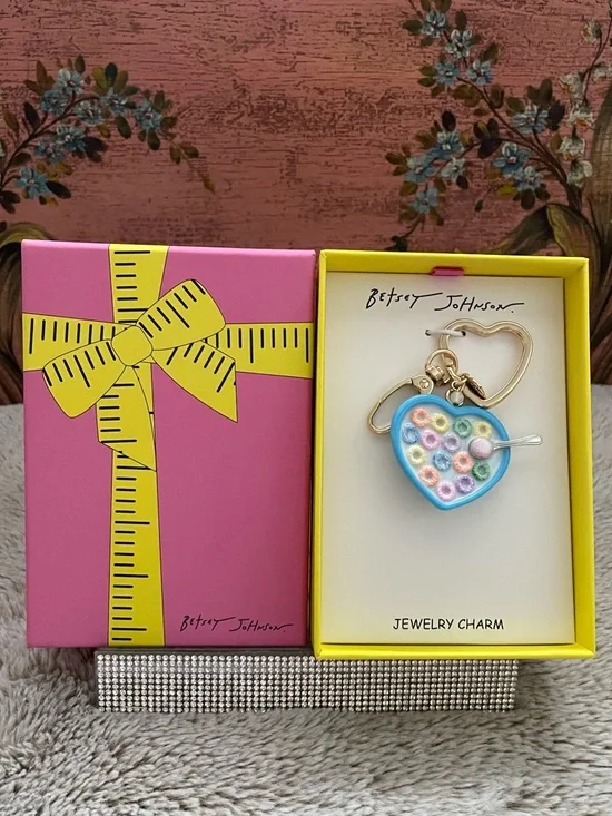 Betsey Johnson Cereal Bowl Heart Keychain and Bag Charm - Picture 4 of 6